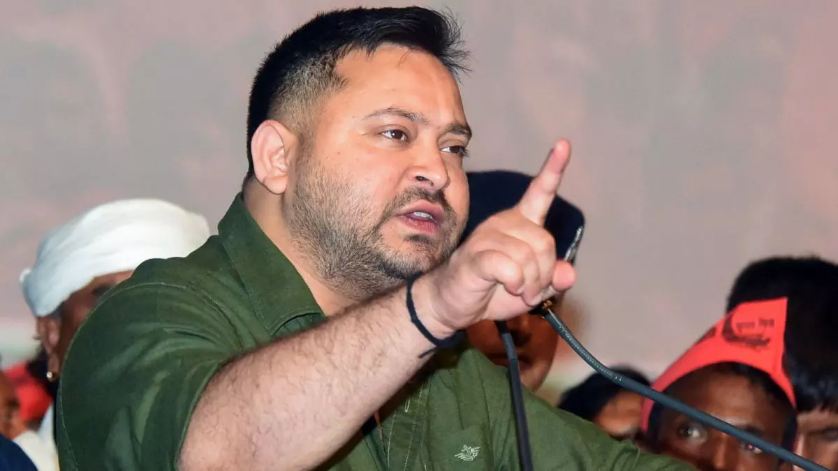 Bihar Assembly Elections, Tejashwi Yadav, two EPIC numbers, BJP, NDA, Chirag Paswan, RJD, Ajay Alok, बिहार विधानसभा चुनाव, तेजस्वी यादव, दो EPIC नंबर, बीजेपी, एनडीए, चिराग पासवान, आरजेडी, अजय आलोक, चुनाव आयोग, एसआईआर