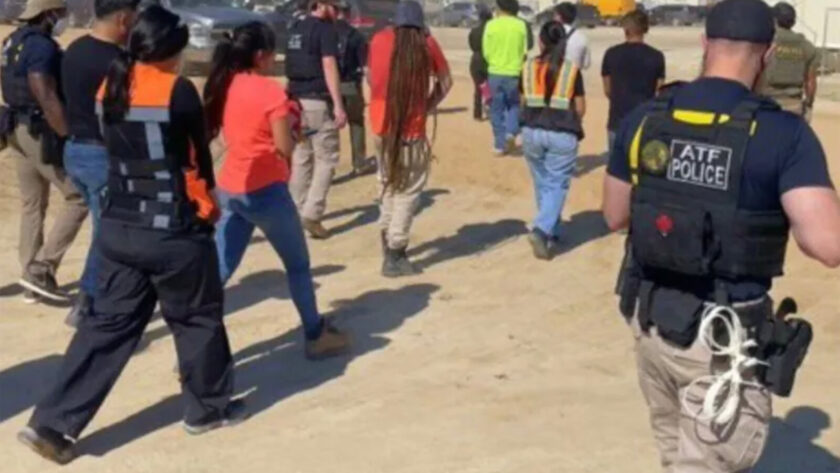 Hyundai battery factory raid , ICE Georgia arrests , Hyundai Kia EV batteries , US immigration crackdown , South Korea workers arrested , Donald Trump immigration policy , हुंडई बैटरी फैक्ट्री , अमेरिका छापेमारी , ICE रेड , जॉर्जिया कामगार गिरफ्तार