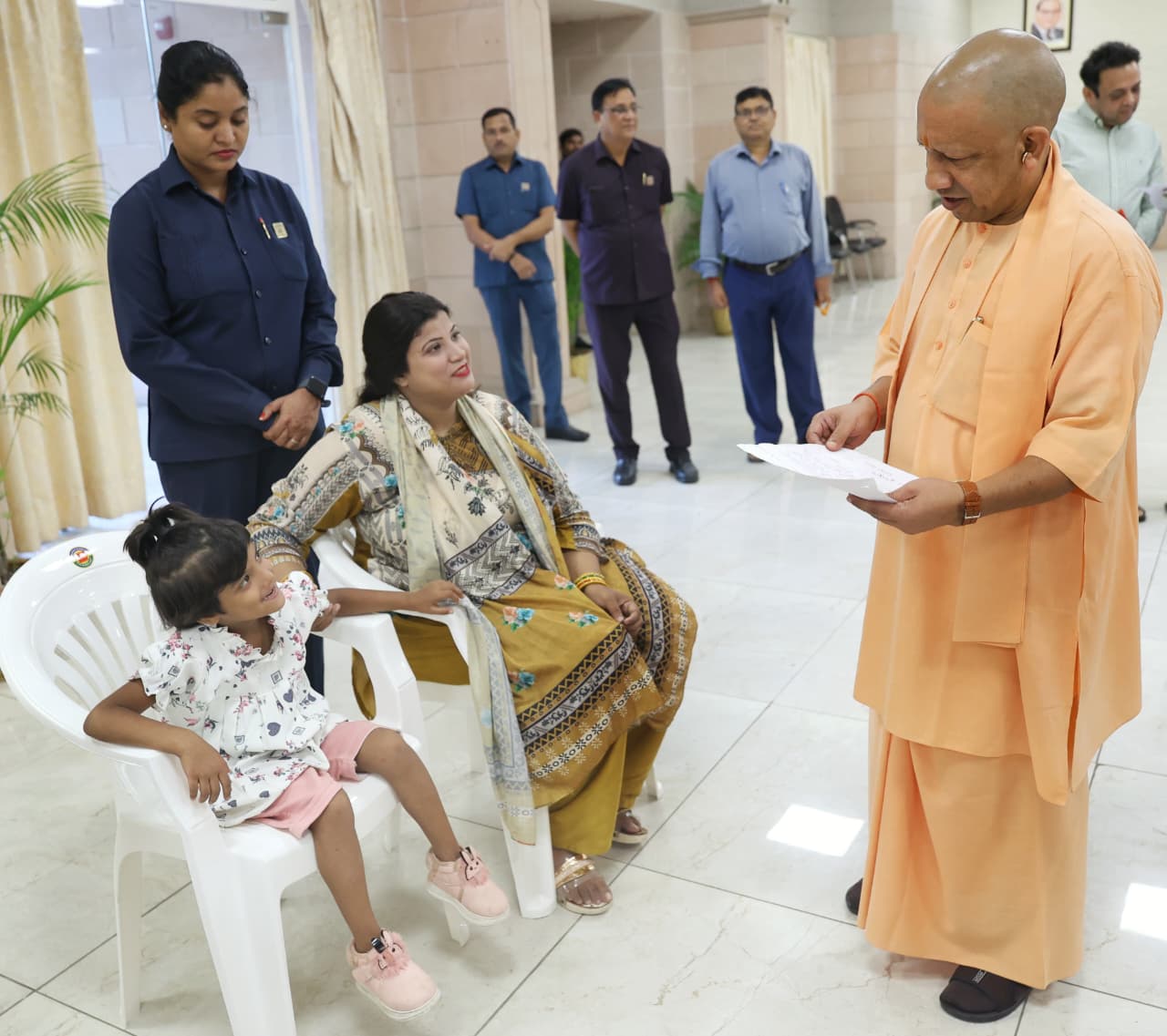 मुख्यमंत्री योगी आदित्यनाथ, जनता दर्शन, मायरा, वाची, पंखुड़ी त्रिपाठी