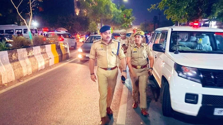 noida-crime,Noida news, Noida Traffic Challan, traffic police Noida,helmetless riders Noida,vehicle seizure Noida,traffic violations Noida,Noida traffic challan,two wheeler riders Noida,road safety Noida,Noida police action,motorcycle seizure Noida,Uttar Pradesh news