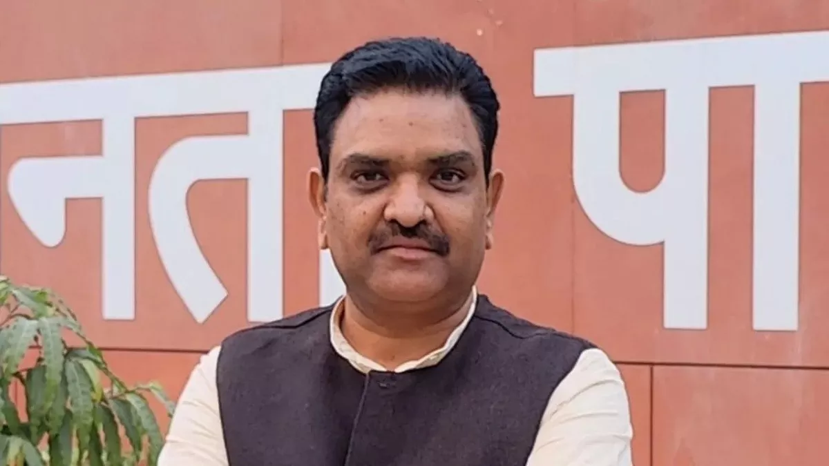 Akhilesh Yadav, Asim Arun, Kanshiram, Yogi Adityanath, UP News Update, BJP, SP, Social Welfare, Asim Arun Attack on Akhilesh Yadav, Akhilesh Yadav Kanshiram Insult Controversy, Yogi Government Social Welfare Minister, Scheduled Caste Rights and Social Justice, BJP vs Samajwadi Party Political Debate, Uttar Pradesh Political News 2025, Maanyavar Kanshiram Legacy Issues, SC and OBC Welfare Initiatives UP, Asim Arun Statement on Akhilesh Yadav, Uttar Pradesh BJP Social Justice Mission, Political Controversy in UP, Baba Saheb Ambedkar and Kanshiram Respect, UP Government Development Projects, Public Accountability in Politics, Akhilesh Yadav Criticism by BJP, लखनऊ News