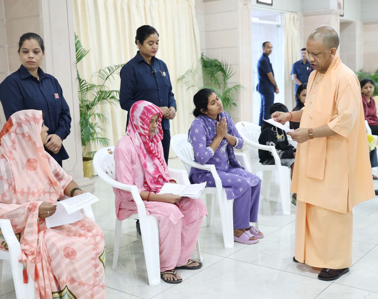 सीएम योगी आदित्यनाथ, जनता दर्शन, आर्थिक सहायता, खुशहाल उत्तर प्रदेश