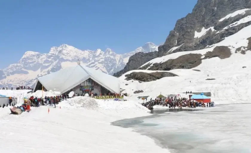 Snowfall, badrinath, gangotri dham, uttarakhand weather, city special, lci, kedarnath, बदरीनाथ, हेमकुंड, चारों धामों में बर्फबारी.
