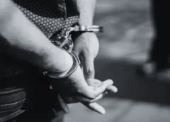 वाराणसी एयरपोर्ट पर हड़कंप, फ्लाइट का दरवाजा खोलने की कोशिश करने वाला यात्री गिरफ्तार