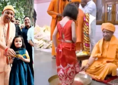 गोरखनाथ मंदिर में अनोखा नजारा: 5 साल की बच्ची ने सीएम योगी को दिया बुलडोजर, जवाब सुनकर खिल उठे चेहरे