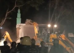 लखनऊ में देर रात चला बुलडोजर: हाई कोर्ट के आदेश पर अवैध मस्जिद ध्वस्त, भारी सुरक्षा तैनात