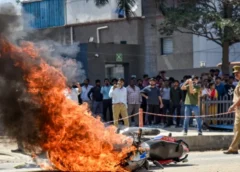 नोएडा हिंसा जांच में बड़ा खुलासा: QR कोड के जरिए रातोंरात बने व्हाट्सएप्प ग्रुप, उग्र प्रदर्शन के लिए भेजे गए भड़काऊ संदेश