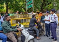 प्रयागराज में ट्रैफिक नियम तोड़ना पड़ेगा भारी, बिना हेलमेट-सीट बेल्ट अब लाइसेंस भी होगा सस्पेंड