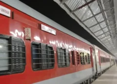 लखनऊ में ट्रेन की बोगी से मिला युवती का सिर कटा शव, बैग में पॉलीथीन में पैक मिले हाथ-पैर