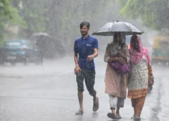 UP Weather Today: यूपी में मानसून का दमदार कमबैक, पश्चिमी यूपी के 8 जिलों में भारी बारिश का अलर्ट, कई इलाकों में बढ़ा खतरा