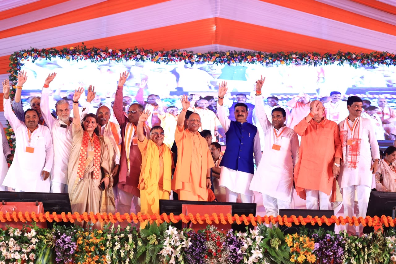 fatehpur, uttar pradesh, cm yogi adityanath speech, cm yogi attacks sp congress, government jobs transparency up, madaripur kala fatehpur, up recruitment process, breaking news