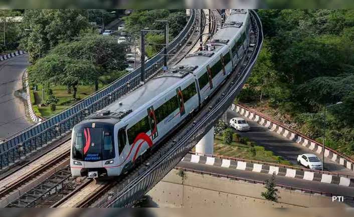 new delhi, delhi metro, dmrc update, 16 metro stations closed, rajiv chowk, janpath, central secretariat, mandi house, ito, lok kalyan marg, cjp protest, chalo sansad, security alert, lutyens delhi, passenger advisory, aaj tak, breaking news