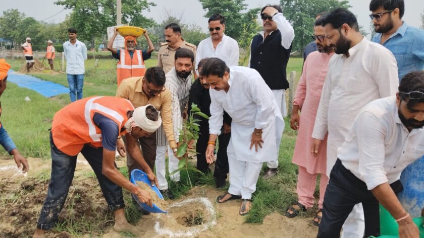 Akshay Pratap Singh Tree Plantation,Neelansh Water Park Lucknow Plantation,Lucknow Plantation Drive 5000 Trees,Neelansh Water Park News,MLC Kunwar Akshay Pratap Singh Lucknow,Medicinal Tree Plantation Lucknow,Environmental Conservation Drive Lucknow,Itauja Neelansh Water Park Event