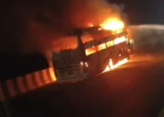 चलती बस में अचानक लगी आग, 35 यात्रियों की बाल-बाल बची जान; बरजी ओवरब्रिज पर मची चीख-पुकार
