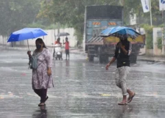UP Weather: लखनऊ में छाए रहेंगे बादल, पश्चिमी-पूर्वी यूपी में गरज-चमक के साथ बारिश के आसार; 21% कम हुई मानसूनी बारिश
