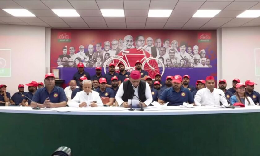 Samajwadi Party,Akhilesh Yadav,Samajwadi Chhatra Sabha,Samajwadi Chhatra Sabha dress,SP student wing,Student Week campaign,Akhilesh Yadav latest news,PDA politics,PDA campaign,Samajwadi Party student campaign,Uttar Pradesh politics,UP political news,blue T-shirt Samajwadi Party,student politics in Uttar Pradesh,Akhilesh Yadav AI statement