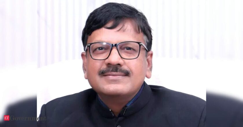 UP IAS Transfer 2026,Anurag Srivastava APC Uttar Pradesh,Deepak Kumar Retirement IAS,Alok Kumar IIIDC,Uttar Pradesh Bureaucracy News,UP Administrative Reshuffle,Yogi Government IAS Posting,Finanace Department UP IAS