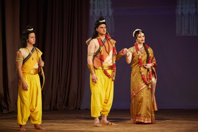 Moscow Ramleela Russian artists,Ayodhya Deepotsav CM Yogi Adityanath,Russian Disha Ramleela,Indo Russian cultural exchang,Ramleela in Russia Moscow,Gennady Pechnikov Russian Ram,Ayodhya Ramleela international fame